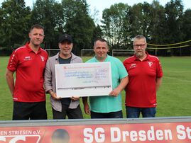 SG Dresden Striesen übergibt Spende an Fußballer vom Jugendhaus InterWall